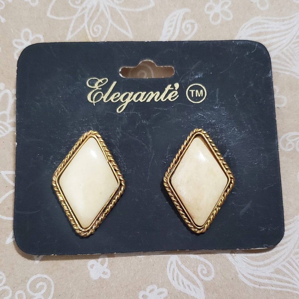 Elegante' Vintage Clip Earrings**Diamond Shaped Ivory In Goldtone**NOS